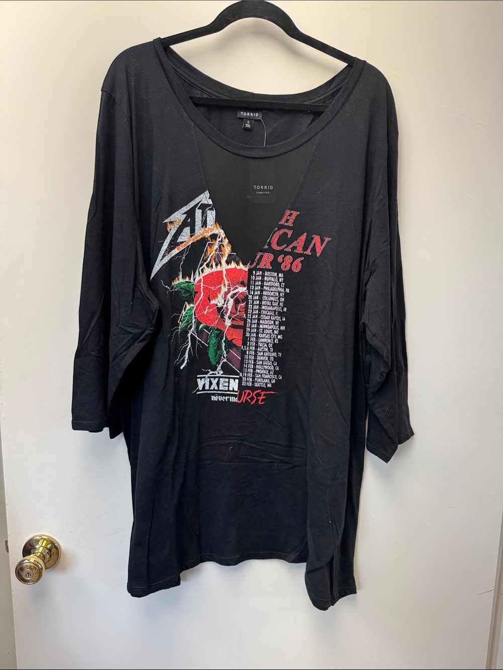 torrid Black Graphic Short Sleeve Tee with Red Rose